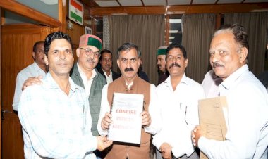 मुख्यमंत्री ने.......... शमशेर जमा दो स्कूल के प्रिंसिपल शिक्षाविद  राजकुमार चौहान द्वारा लिखित  चार पुस्तकों का किया  विमोचन.......