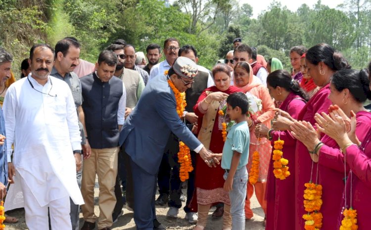 प्रदेश की प्रत्येक विधानसभा में बनाएंगे एक आदर्श अस्पताल डॉ धनीराम शांडिल.... महलोग लाल टिक्कर पंचायत में किया आंगनबाड़ी भवन का लोकार्पण.....