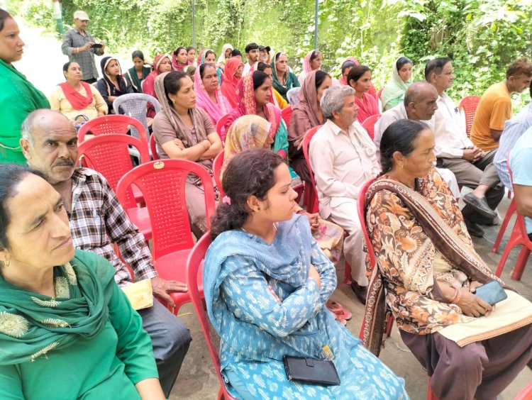 ग्राम पंचायत हीरापुर में अनुसूचित जाति, जनजाति अत्याचार निवारण अधिनियम पर जागरुकता शिविर का आयोजन