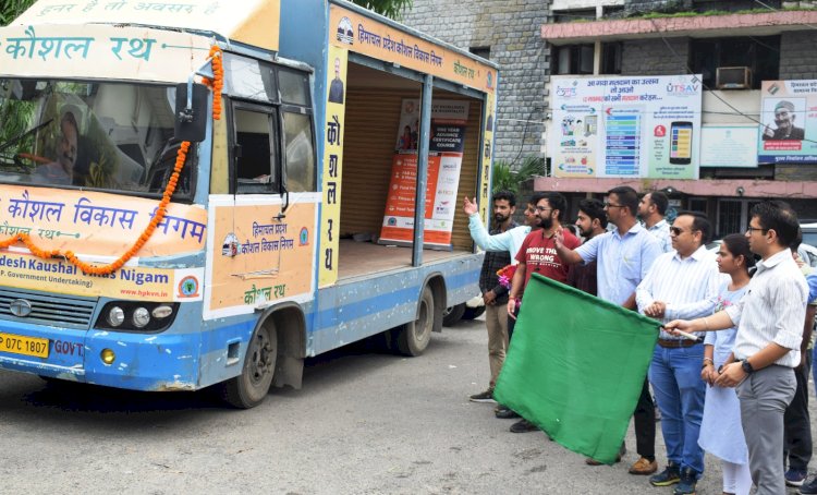 एचपीकेवीएन की योजनाओं का प्रचार करेगा कौशल रथ, एडीसी ने दिखाई हरी झंडी........