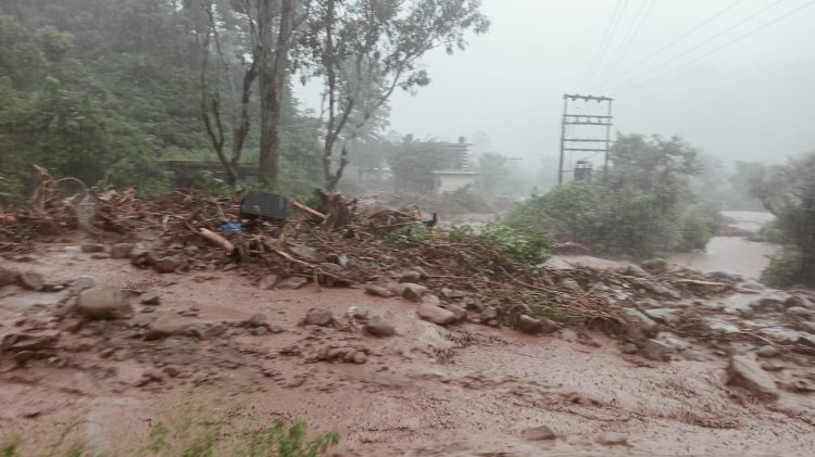 नाहन के कंडईवाला में बारिश ने मचाई तबाही.........भारी नुकसान की रिपोर्ट ..... डीसी ने भारी वर्षा के बीच राहत व बचाव के लिये तुरंत से तैनात किये अधिकारी