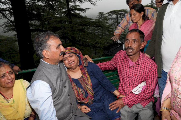 मुख्यमंत्री ने समरहिल व फागली में भूस्खलन प्रभावित क्षेत्रों का दौरा किया.... राहत-पुनर्वास कार्यों में तेज़ी लाने के दिए निर्देश.....