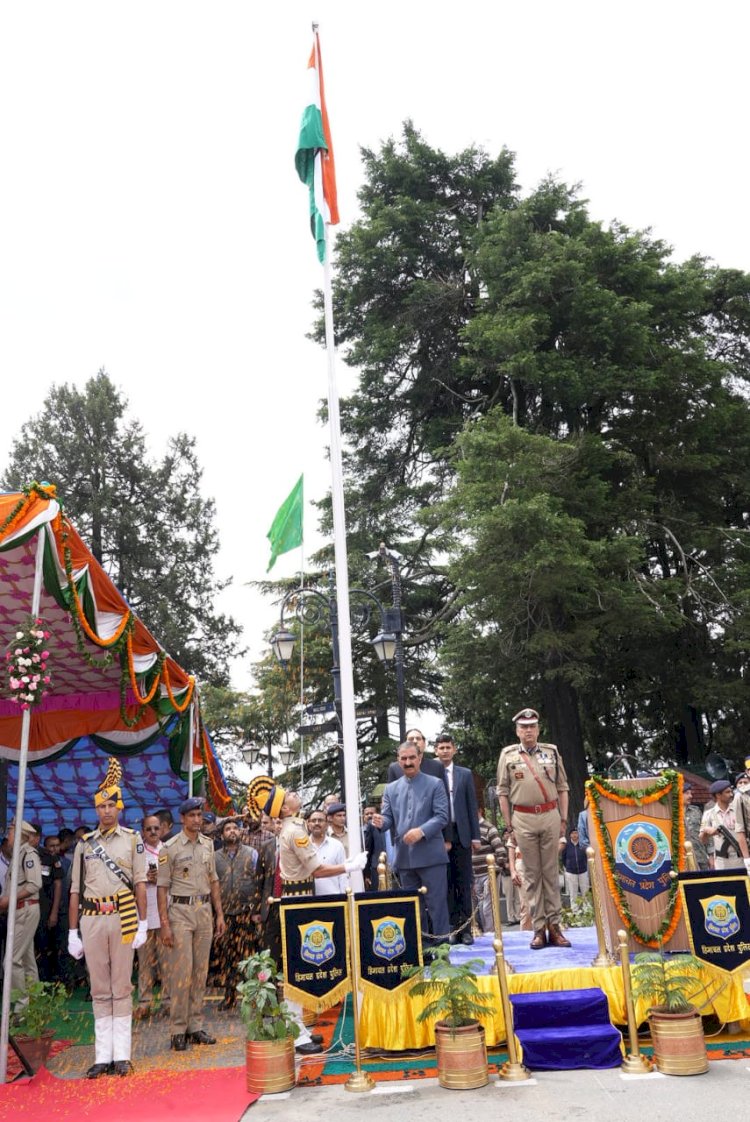 मुख्यमंत्री ने राष्ट्रीय ध्वज फहराया तथा राज्य पुलिस, गृह रक्षक, एनसीसी, एनएसएस की टुकड़ियों की सलामी ली..... इंदिरा गांधी मातृ शिशु संकल्प योजना आरम्भ करने की घोषणा.....