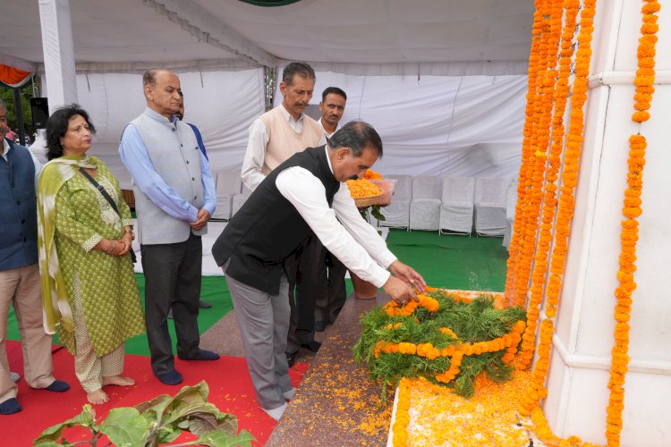 मुख्यमंत्री ने पूर्व प्रधानमंत्री की पुण्य तिथि पर भावभीनी श्रद्धांजलि दी.......