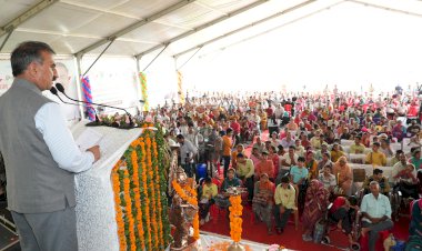 मुख्यमंत्री ने साधा निशाना.......बोले भाजपा शासन में कर्मचारी चयन आयोग की भर्तियों के प्रश्नपत्र बेचे गए ...... कर्मचारी चयन आयोग के स्थान पर राज्य चयन आयोग स्थापित करने की घोषणा की....