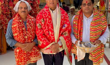 IIIT Una के चेयरमैन  ने माँ चिन्तपूर्ण देवी के मंदिर में माता के दर्शन किये.....