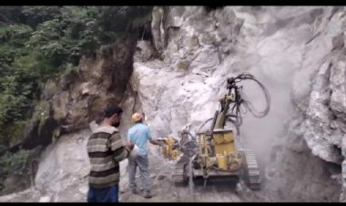 उच्च तकनीक की आर.ओ.सी मशीनों को सड़क बहाली के लिए उपलब्ध करवा तत्परता से बहाली कार्य में डटे हैं राजस्व मंत्री जगत सिंह नेगी