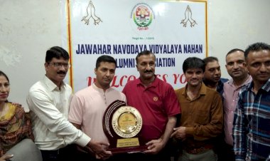 JNV नाहन के  पूर्व छात्र मिलन समारोह में......  नासा के वैज्ञानिक डॉ अशोक वर्मा को किया सम्मानित........