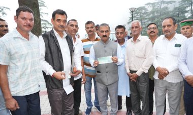 ट्रक ऑपरेटर्स सहकारी समिति दाड़लाघाट ने 11 लाख रुपये का  अंशदान आपदा राहत कोष-2023 में दिया.......