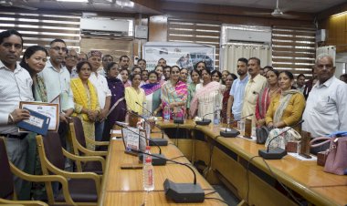 घर ही नहीं, पंचायतें स्वच्छ रखने में भी आगे हैं महिलाएं....... स्वच्छ सर्वेक्षण ग्रामीण 2023 के तहत अच्छा प्रदर्शन करने वाली 33 पंचायतों को एडीसी ने किया सम्मानित........