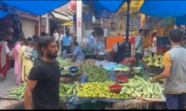 जिला में खाद्य सुरक्षा विभाग की छापेमारी...... 150 पेय पदार्थ  बोतले की नष्ट.....होटल व ढाब्बो से भी भरे सैम्पल.....