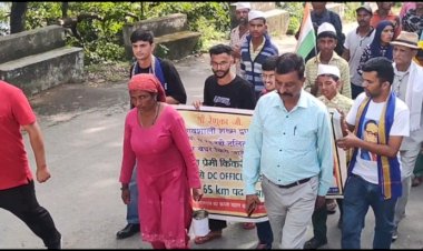 सत्ताधारी नेताओं के खिलाफ दलित महिला ने खोला मोर्चा.... आरोप शामलात भूमि से प्रभावशाली लोगों ने दलित लोगों को किया बेघर....