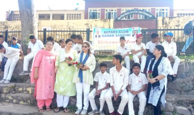 रोटरी क्लब संगिनी ने क्रिकेट नेट भेंट खिलाडिय़ों को........