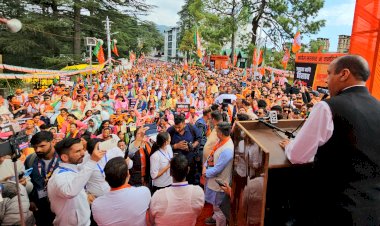 ध्वस्त हो रही कानून व्यवस्था, झूठी गरंटियों, महिलाओं के 1500, युवाओं की नौकरियों, माफिया राज के खालफ भाजपा ने विधानसभा को घेरा.......  सोनिया गांधी को भेजो न्यूज, तेरे बल्ब जोगाए फ्यूज के नारे से गूंज उठा चौड़ा मैदान...........