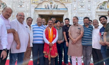 मुख्यमंत्री राहत कोष के लिए 2 लाख 21 हजार रुपए का अंशदान........ अमृतसर में बसे नादौन एवं अन्य हिमाचली लोगों से मुख्यमंत्री ने की भेंट....