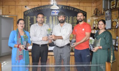 परिसर के लिए जागरूकता अभियान किया शुरू......    चामुंडा मंदिर में नवरात्रों से कैनोपी में श्रद्वालुओं को मिलेंगे फूल: डीसी