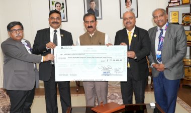 भारतीय स्टेट बैंक के कर्मचारियों ने आपदा राहत कोष में दिया योगदान....