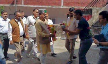 दियोटसिद्ध में श्रद्धालुओं को मिलेंगी बेहतरीन सुविधाएं: इंद्र दत्त लखनपाल... विधायक ने अधिकारियों से बैठक के दौरान लिया विभिन्न योजनाओं का ब्यौरा....