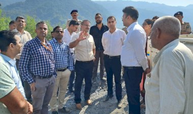 आपदा से हुए नुकसान का जायजा लेने पहुंची  इंटर मिनिस्ट्रियल सेंट्रल टीम..... सिरमौर जिला में आपदा से हुआ 379 करोड़ रुपये का नुकसान-सुमित खिमटा