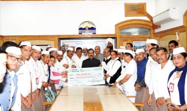 प्रदेश कांग्रेस सेवा दल  ने....आपदा राहत कोष के लिए चेक भेंट किया .....