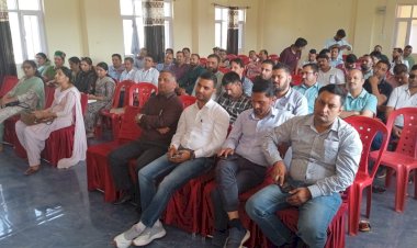 सरकार द्वारा उपायुक्त कार्यालयों में कार्यरत कर्मचारियों का कार्यक्षेत्र जिला कैडर से राज्य कैडर करने  पर रोष प्रकट  किया....