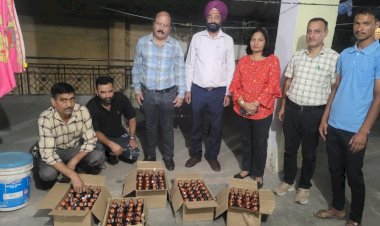 250 बल्क लीटर शराब जब्त........ चार करोड़ से अधिक कीमत के चांदी के आभूषण पकडे़....