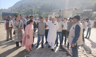 कृषि एवं पशुपालन  मंत्री प्रो. चंद्र कुमार ने आलू ग्राउंड मनाली का निरीक्षण किया