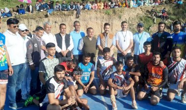 लोक निर्माण मंत्री ने कहा हिमाचल प्रदेश समृद्ध स्थानीय विरासत का खजाना है जो प्रदेश की परंपराओं, कला व संस्कृति को दर्शाता है.... विभिन्न खेल प्रतियोगिताओं के विजेताओं को पुरस्कार देकर किया सम्मानित