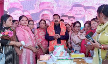 सादगी भरे अंदाज में मनाया उपमुख्यमंत्री ने अपना जन्मदिन.... जिला के विभिन्न हिस्सों से आए सैंकड़ों लोगों ने दी बधाई और शुभकामनाएं