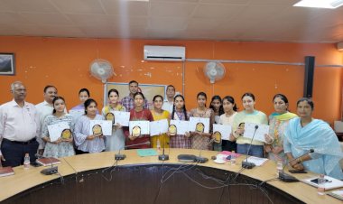 जिला बिलासपुर में बेटी बचाओ बेटी पढ़ाओ योजना के अंतर्गत नवाजे मेधावी