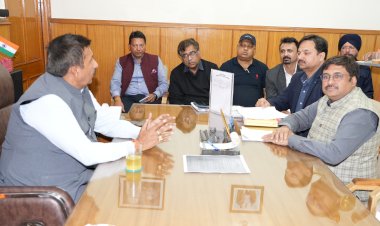 उप-मुख्यमंत्री से विभिन्न राज्यों के ऑल इण्डिया परमिट होल्डर ऑपरेटर्ज़ ने शिष्टाचार भेंट की