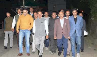 ओक ओवर से सचिवालय पैदल पहुंचे मुख्यमंत्री