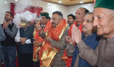 डॉ. शांडिल और रोहित ठाकुर ने आई.टी.आई सायरी का किया निरीक्षण