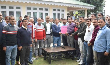 विधानसभा अध्यक्ष से मिले जिला परिषद अधिकारी व कर्मचारी महासंघ के पदाधिकारी