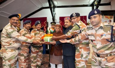 राज्यपाल ने ‘मेरी माटी मेरा देश’ कार्यक्रम की अध्यक्षता की  प्रदेश के 10 दर्रों से एकत्रित मिट्टी के कलशों को हरी झंडी दिखाकर दिल्ली रवाना किया