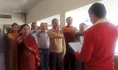 अधिकारियों-कर्मचारियों ने ली राष्ट्रीय एकता की शपथ