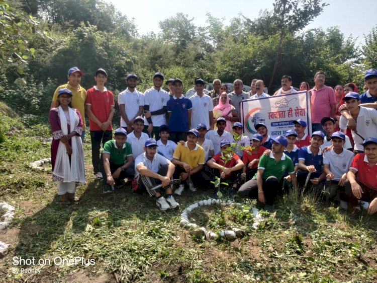 जवाहर नवोदय विद्यालय डूंगरी के समस्त विद्यार्थियों ने 'स्वच्छता के लिए  सफाई अभियान में भाग लिया....