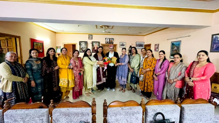 बीजेपी महिला मोर्चा ने की पूर्व मंत्री गोविंद ठाकुर के साथ शिष्टाचार भेंट जल्द मोर्चा के साथ जोड़ी जाएगी ग्रामीण महिलाएं