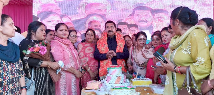 सादगी भरे अंदाज में मनाया उपमुख्यमंत्री ने अपना जन्मदिन.... जिला के विभिन्न हिस्सों से आए सैंकड़ों लोगों ने दी बधाई और शुभकामनाएं