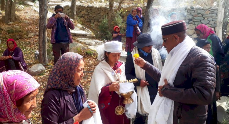 विधायक रवि ठाकुर ने गैमूर जिस्पा तथा छिक्का रारिक दारचा दगमा गांवों का दौरा किया