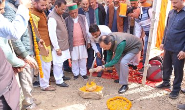 केन्द्र सरकार ने आपदा राहत में प्रदेश के साथ सौतेला व्यवहार किया।.....   उद्योग मंत्री ने 5 करोड़ रुपये की लागत से बनने वाले डिग्री कॉलेज भवन रोनहाट का किया भूमि पूजन