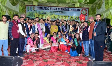 कैरियर अकादमी नाहन द्वारा प्रायोजित सिरमौर नाइट में स्टार गायक अजय चौहान की नाटी पर झुमें लोग