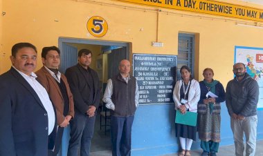 मुख्य निर्वाचन अधिकारी ने विभिन्न मतदान केन्द्रों का किया निरीक्षण