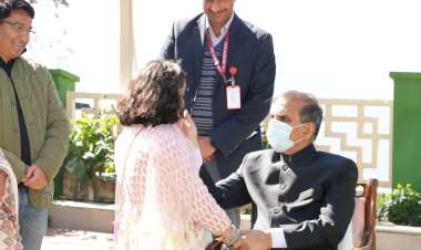 मुख्यमंत्री ने ओक ओवर में मनाई दीवाली