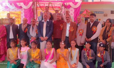 कुलदीप सिंह पठानिया ने स्वाहल स्कूल के मेधावी विद्यार्थियों को बांटे पुरस्कार