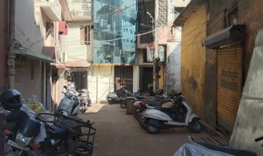 शहर में दो पहियावाहनों की अवैध पार्किगं भी मुसीबत....-गलियों में तो स्थिति हुई बेकाबू .... नाहन राऊंड में सड़क के दोनों ओर लगा रहता है जमावडा.....