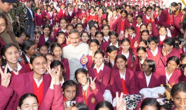 मुख्यमंत्री ने श्रीनिवास रामानुजन स्टूडेंट् डिजिटल योजना का शुभारंभ किया ...पोर्टमोर स्कूल के सभी क्लासरूम को स्मार्ट बनाने की घोषणा