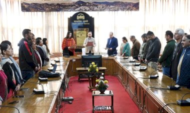 अतिरिक्त उपायुक्त ने संविधान दिवस पर दिलाई शपथ