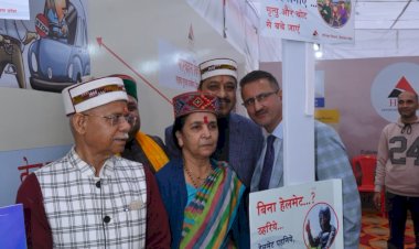 सेल्फी पॉइंट पर  राज्यपाल