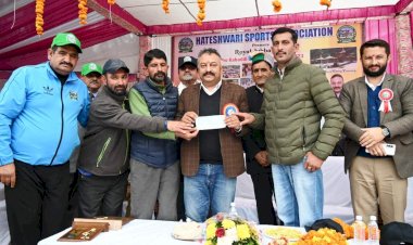 सुंडली ग्रामवासियों ने शिक्षा मंत्री को मुख्यमंत्री राहत कोष के लिए भेंट की 31 हजार की राशि